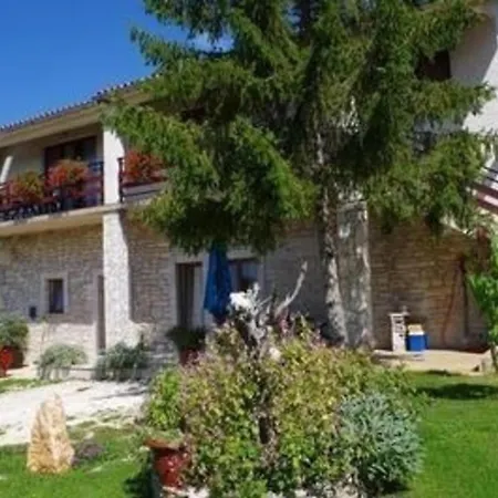 Apartment In Malerischem Istrischen Dorf