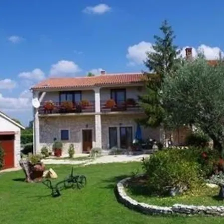 Apartment In Malerischem Istrischen Dorf *